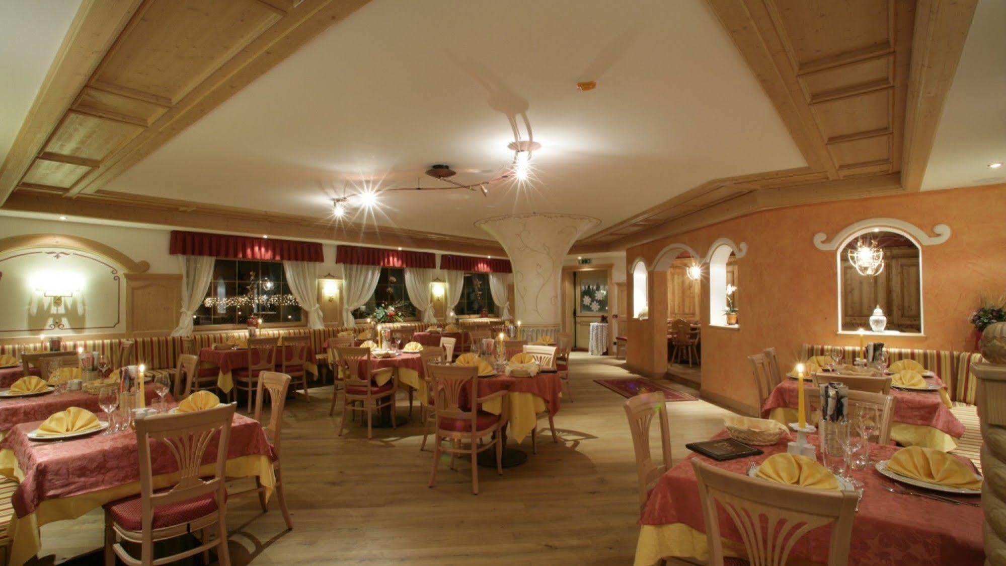 Hotel Al Polo Ziano Di Fiemme Exterior photo